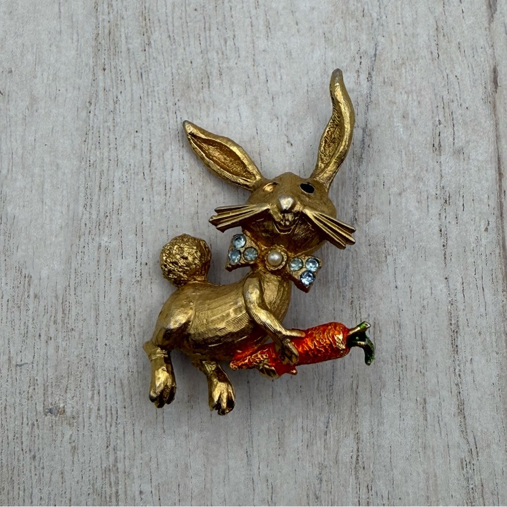 Vintage Gold Tone Rabbit Brooch Holding Carrot with Rhinestone Collar